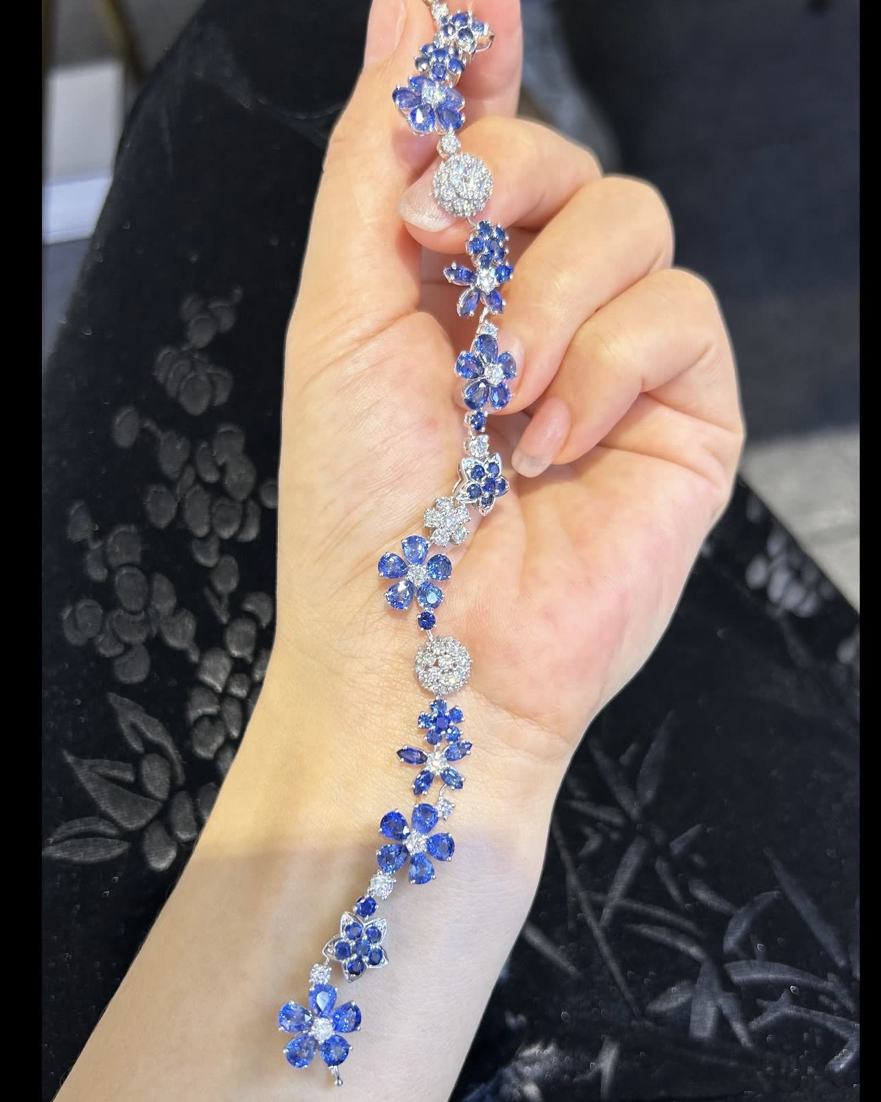 Van Cleef & Arpels Elegant Blue Sapphire and Diamond Bracelet